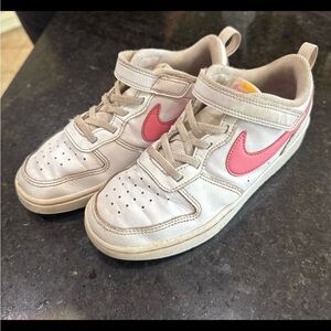 Nike Kids Sneakers in White and Pink